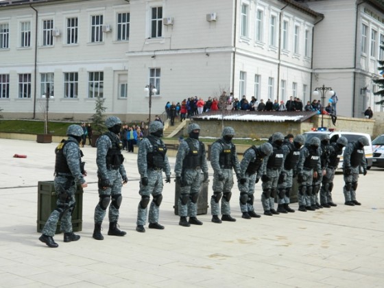 Piatra-Neamț: Focuri de armă la Curtea Domnească. Galerie foto, ZCH NEWS - sursa ta de informații