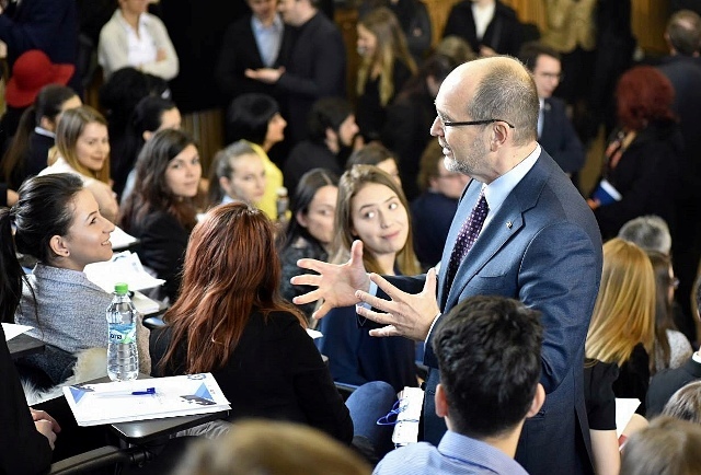 Inspectoratele școlare, puse să „evidențieze” școlile particulare