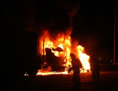 Camion în flăcări în curtea fostului CAP Drăgăneşti, șoferul la spital, ZCH NEWS - sursa ta de informații
