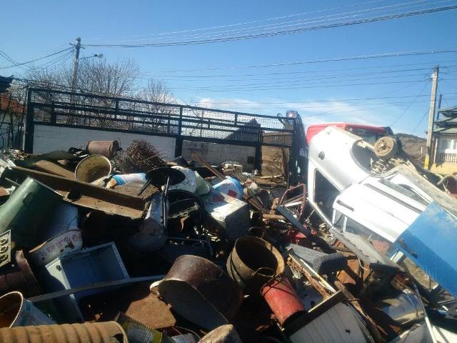 Polițiștii au dat iama în colectorii de fier vechi și pescarii braconieri