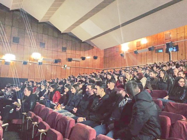 Poliţiştii invită liceenii la filmul „Capcana”