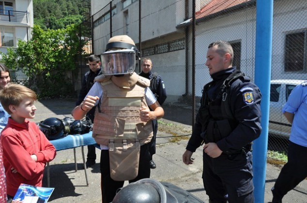GALERIE FOTO Jandarmeria Neamţ stă 3 zile cu porţile deschise, ZCH NEWS - sursa ta de informații