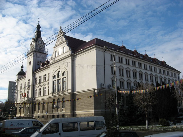 SUCEAVA: Prefectura angajează analist-programator