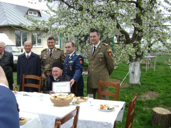 GALERIE FOTO Veteran de război din Neamţ sărbătorit la centenar, ZCH NEWS - sursa ta de informații