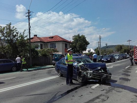 ACTUALIZARE FOTOGRAFII Accident grav, cu 4 victime, la Piatra Neamţ, ZCH NEWS - sursa ta de informații