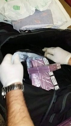 FOTOGRAFII Ţigări de contrabandă ascunse în bordul maşinii, ZCH NEWS - sursa ta de informații