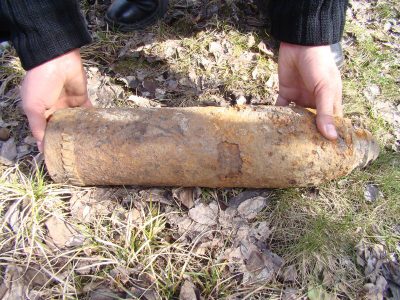 Săpa în pădurea Nemţişor şi a descoperit muniţie!, ZCH NEWS - sursa ta de informații