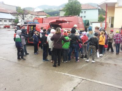 Copiii din Neamţ, invitaţi &#8222;să guste din viaţa de pompier&#8221;!, ZCH NEWS - sursa ta de informații
