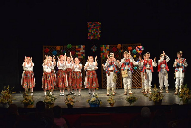 GALERIE FOTO Flori de mai, la Teatrul Tineretului Piatra Neamţ, ZCH NEWS - sursa ta de informații