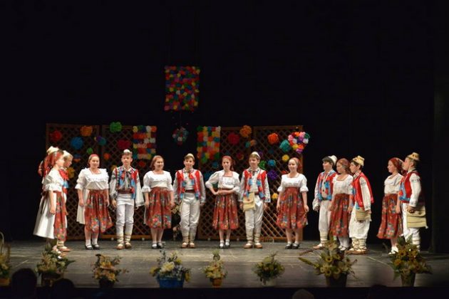 GALERIE FOTO Flori de mai, la Teatrul Tineretului Piatra Neamţ, ZCH NEWS - sursa ta de informații