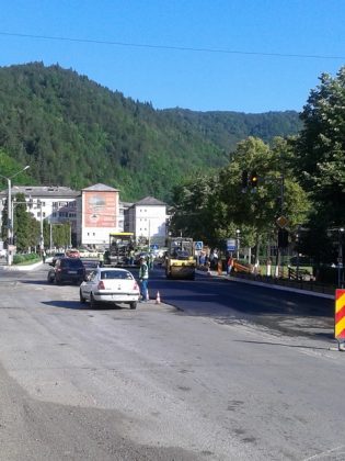ACTUALIZARE Se asfaltează la Bicaz! Circulație restricționată pe DN 15!, ZCH NEWS - sursa ta de informații