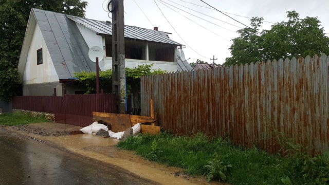 GALERIE FOTO: Ploile continuă în Piatra Neamț, ZCH NEWS - sursa ta de informații