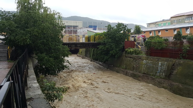 GALERIE FOTO: Ploile continuă în Piatra Neamț, ZCH NEWS - sursa ta de informații