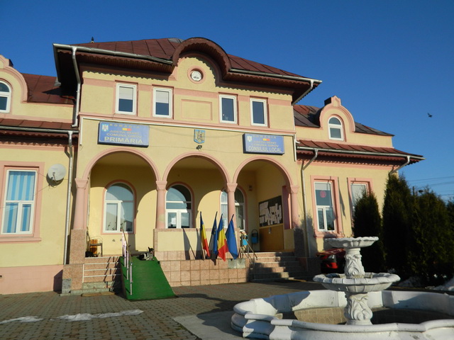 Reîncep scandalurile la Girov: Primarii se ceartă pe birou!
