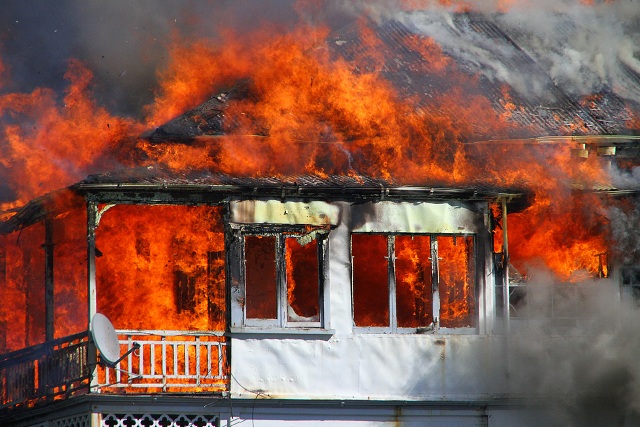 Butelie încercată cu flacără, casa &#8211; scrum, ZCH NEWS - sursa ta de informații