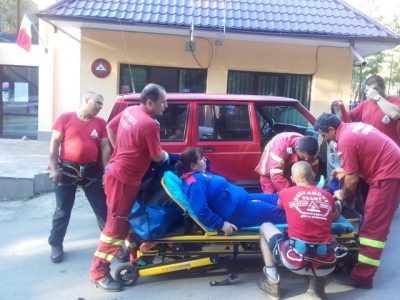 FOTO O femeie de 100 kilograme și-a rupt piciorul la Cascada Duruitoarea, ZCH NEWS - sursa ta de informații