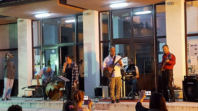 GALERIE FOTO Serată muzicală Târgu-Neamț: Întâlnire între generații, ZCH NEWS - sursa ta de informații