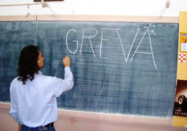 Sindicaliștii din Învățământ amenință cu greva