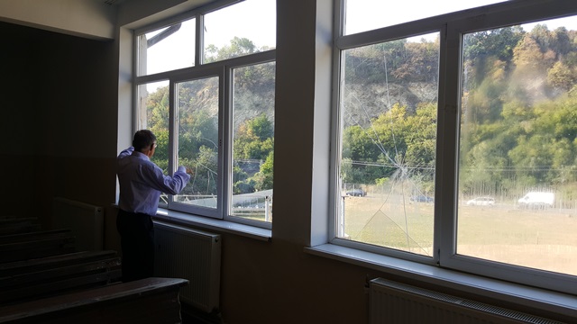 Văleni, școala unde geamurile nu se deschid niciodată, ZCH NEWS - sursa ta de informații