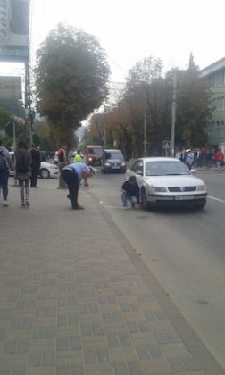 GALERIE FOTO Accident cu senzaţii la colţul stadionului ”Ceahlăul”, ZCH NEWS - sursa ta de informații