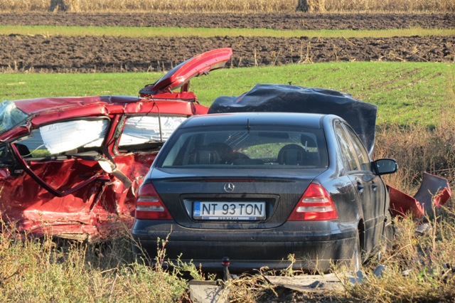 FOTO: Accident cu opt victime între Podoleni și Costișa; o femeie a murit pe loc, ZCH NEWS - sursa ta de informații