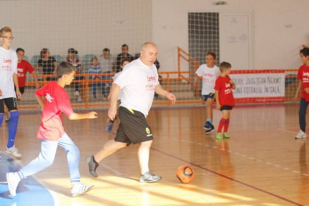 GALERIE FOTO Miuţă cu Lefter şi Axinia * Victorie pentru Futsal Ceahlăul, ZCH NEWS - sursa ta de informații