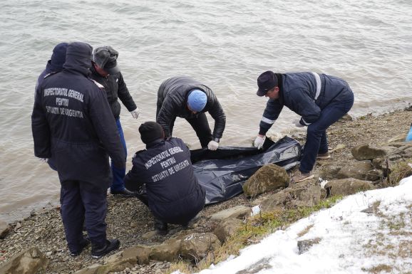 A fost găsit tânărul care s-a aruncat în Bistrița.  Galerie foto, ZCH NEWS - sursa ta de informații