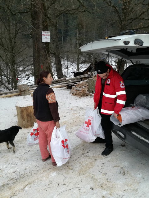 FOTO Crucea Roşie Neamţ: Ajutoare la Bâtca Doamnei, ZCH NEWS - sursa ta de informații