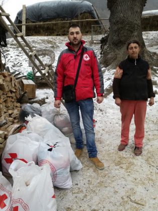 FOTO Crucea Roşie Neamţ: Ajutoare la Bâtca Doamnei, ZCH NEWS - sursa ta de informații