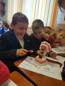 Zâmbet frumos şi sănătos de la Moş Nicolae pentru copiii din Gârcina, ZCH NEWS - sursa ta de informații