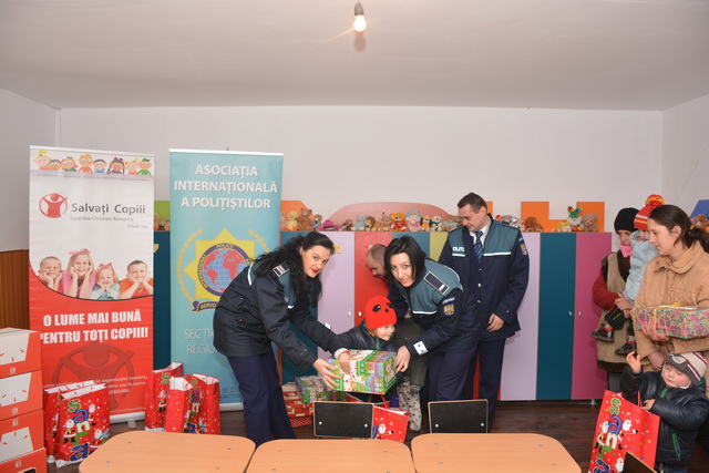 FOTO Acţiuni umanitare ale poliţiştilor din Iaşi şi Botoşani, ZCH NEWS - sursa ta de informații