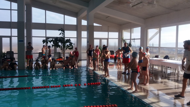 GALERIE FOTO Competiție de înot pentru copii la Târgu-Neamț, ZCH NEWS - sursa ta de informații