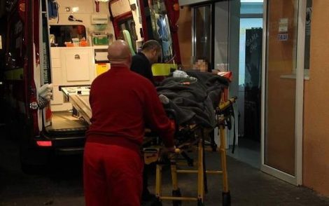 Bărbat înjunghiat de ginere, luat cu ambulanța de la bar, ZCH NEWS - sursa ta de informații