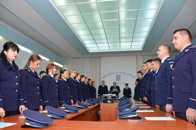 GALERIE FOTO Zeci de noi poliţişti au depus jurământul de credinţă, ZCH NEWS - sursa ta de informații