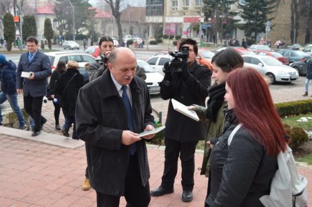 Primăria pregăteşte o nouă împărţire de cărţi de Eminescu, ZCH NEWS - sursa ta de informații