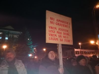 FOTO PROTESTE LA PIATRA NEAMŢ: ”Nu amnistiei, nu grațierii!”, ZCH NEWS - sursa ta de informații