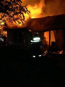 Incendiu devastator la Roman, ZCH NEWS - sursa ta de informații