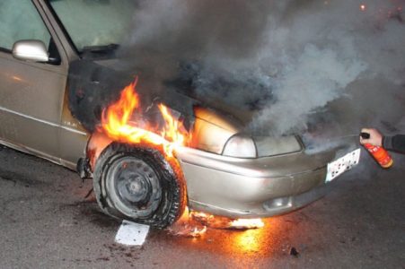 Mașină arsă la Târgu Neamț, ZCH NEWS - sursa ta de informații
