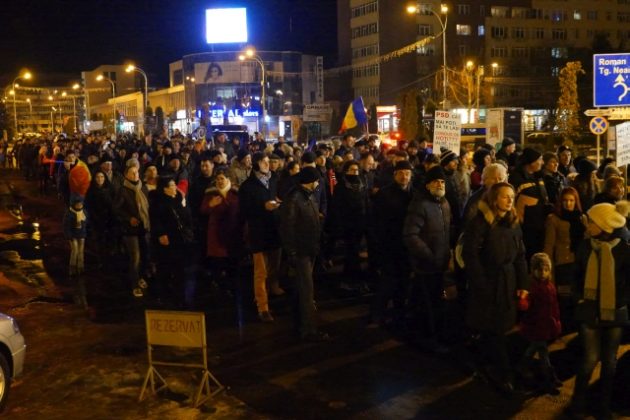 ACTUALIZARE FOTO PROTESTE ZIUA 3: 1.500 de pietreni au ieșit din nou în stradă, ZCH NEWS - sursa ta de informații