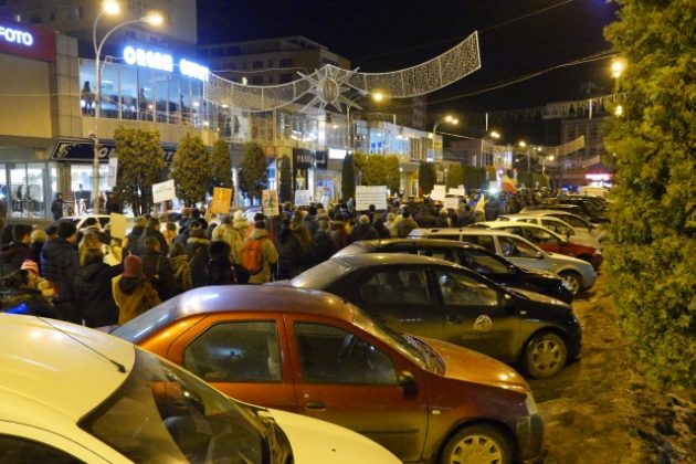 ACTUALIZARE FOTO PROTESTE ZIUA 3: 1.500 de pietreni au ieșit din nou în stradă, ZCH NEWS - sursa ta de informații
