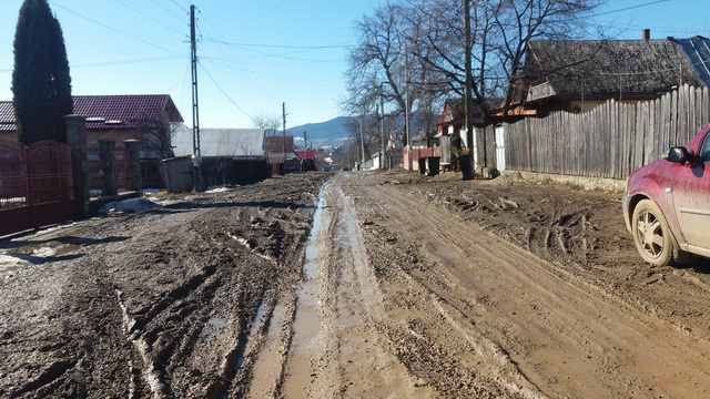 FOTO Străzi acoperite de noroi la Târgu Neamţ, ZCH NEWS - sursa ta de informații
