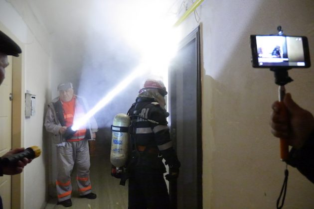 GALERIE FOTO Incendiu la Blocul Turn Unic din Piatra Neamț, ZCH NEWS - sursa ta de informații