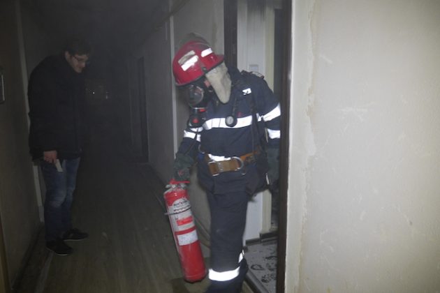 GALERIE FOTO Incendiu la Blocul Turn Unic din Piatra Neamț, ZCH NEWS - sursa ta de informații