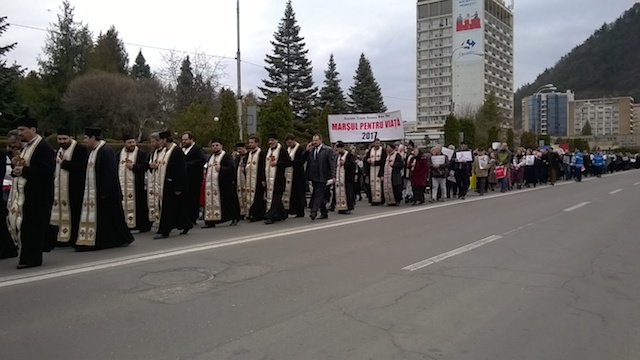 „Marşul pentru viaţă” la Piatra Neamț, peste 400 de participanți