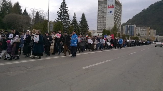 „Marşul pentru viaţă” la Piatra Neamț, peste 400 de participanți, ZCH NEWS - sursa ta de informații