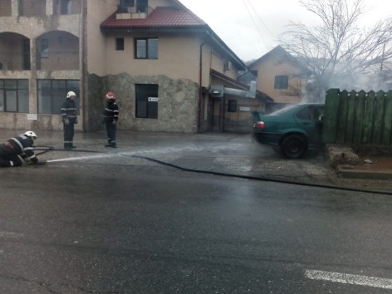 ACTUALIZARE FOTO Accident la Târgu Neamț: o maşină a rupt o ţeavă de gaz şi a luat foc, ZCH NEWS - sursa ta de informații