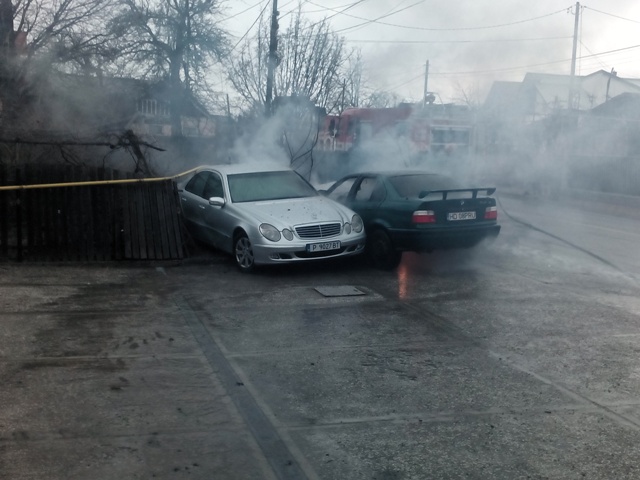 ACTUALIZARE FOTO Accident la Târgu Neamț: o maşină a rupt o ţeavă de gaz şi a luat foc, ZCH NEWS - sursa ta de informații