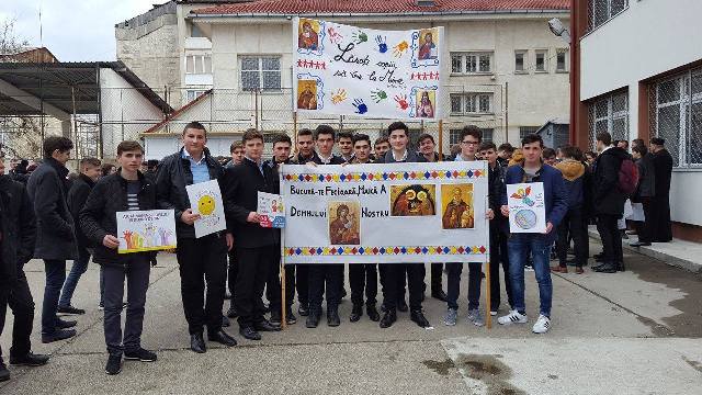 FOTO Marș pentru viață la Târgu Neamț, cu liceeni și seminariști, ZCH NEWS - sursa ta de informații