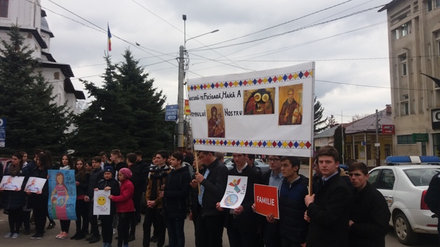 FOTO Marș pentru viață la Târgu Neamț, cu liceeni și seminariști, ZCH NEWS - sursa ta de informații