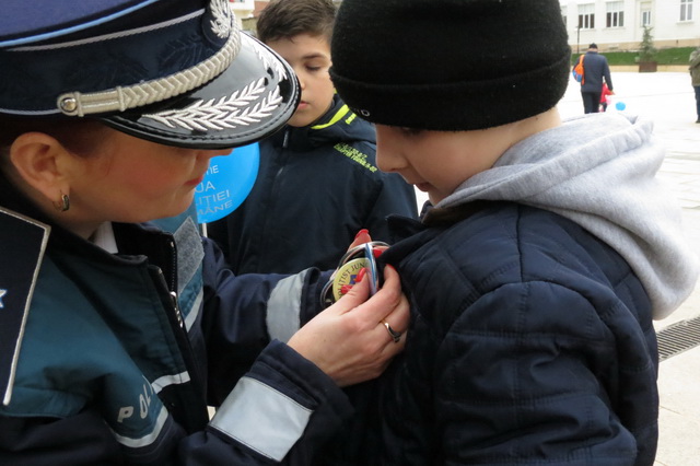 GALERIE FOTO Copiii au dat în mintea poliţiştilor, ZCH NEWS - sursa ta de informații